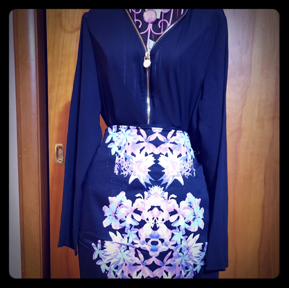 Beautiful floral pencil skirt with pockets!